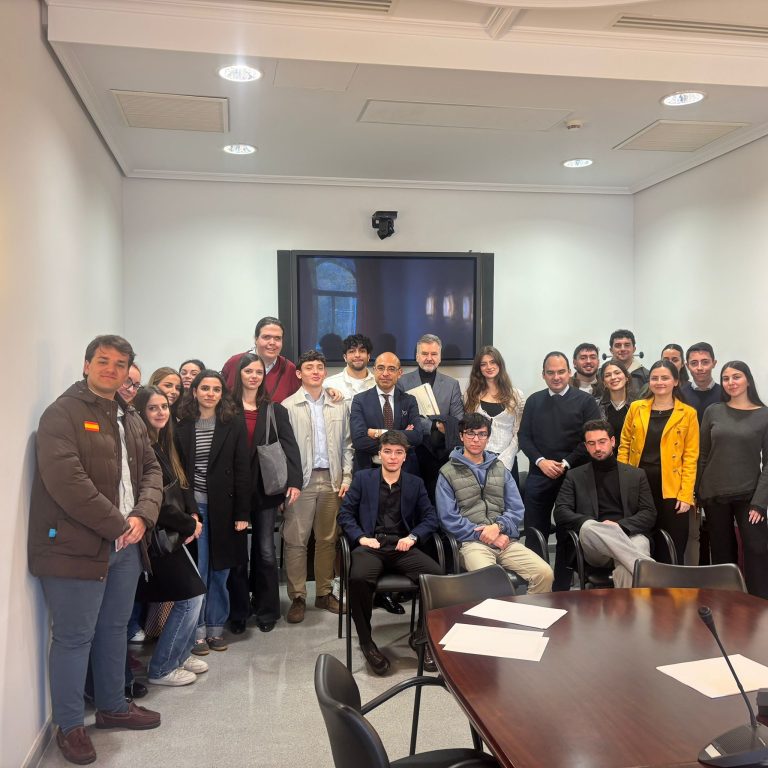 Diálogo con alumnos Derecho US