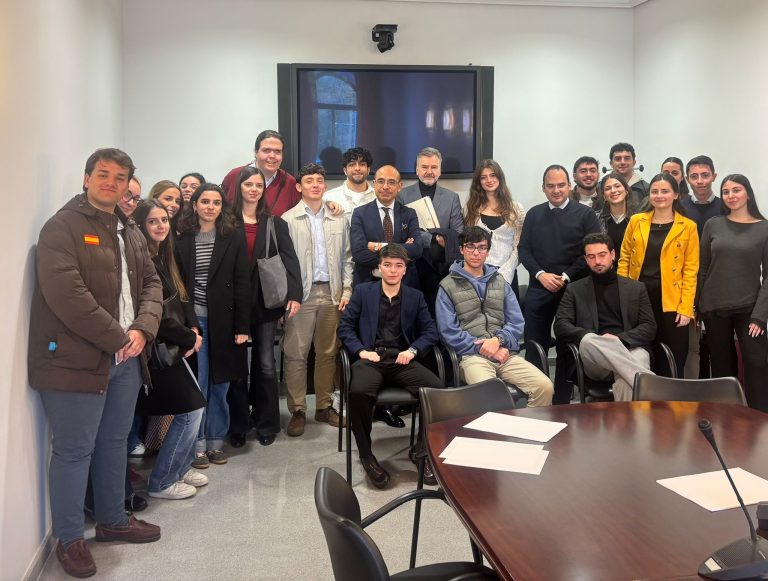 Diálogo con alumnos Derecho US